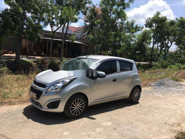 Cần bán gấp Chevrolet Spark đời 2015, số sàn, xe rin nguyên bản, sơn còn mới đẹp, 4 vỏ đẹp