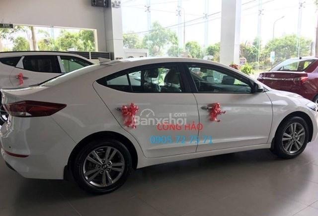 Bán Hyundai Elantra  2018  đủ màu Có Sẵn, hỗ trợ vay đến 90%