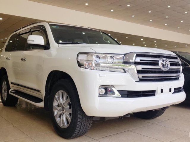 Bán Toyota Land Cruiser VX sản xuất 2016 màu trắng, đăng ký tên cá nhân