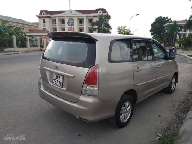 Cần bán xe Toyota Innova 2010 xe gia đình, giá tốt