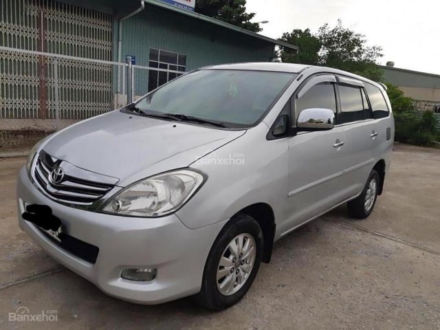 Cần bán gấp Toyota Innova G 2009, màu bạc số sàn, 375 triệu