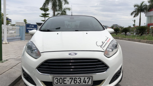 Cần bán Ford Fiesta Titanium 1.5 AT sản xuất năm 2014, màu trắng chính chủ