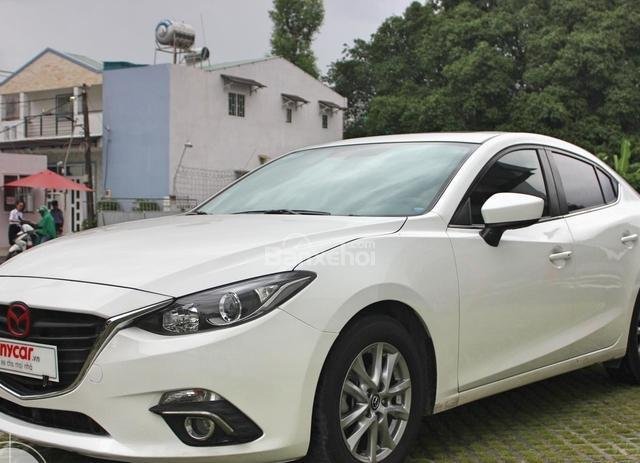 Cần bán Mazda 3 AT sản xuất năm 2016, màu trắng  