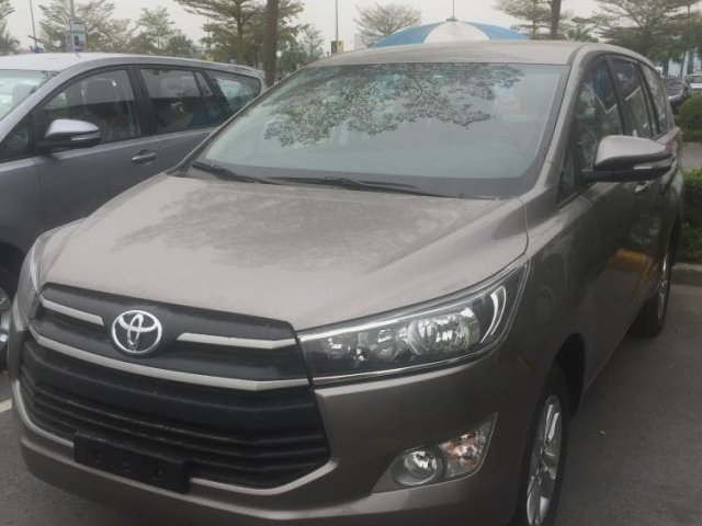 Bán xe Toyota Innova 2.0E đời 2018, LH 0975773465 tư vấn giá, đủ màu giao ngay, hỗ trợ trả góp 85%