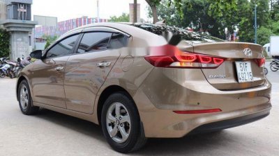 Cần bán xe Hyundai Elantra 2017, số sàn