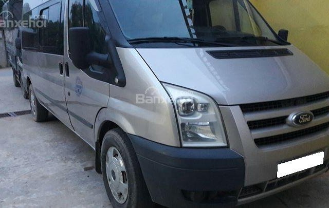 Nhà cần thanh lý Ford transit 2009, số sàn máy dầu màu xám bạc