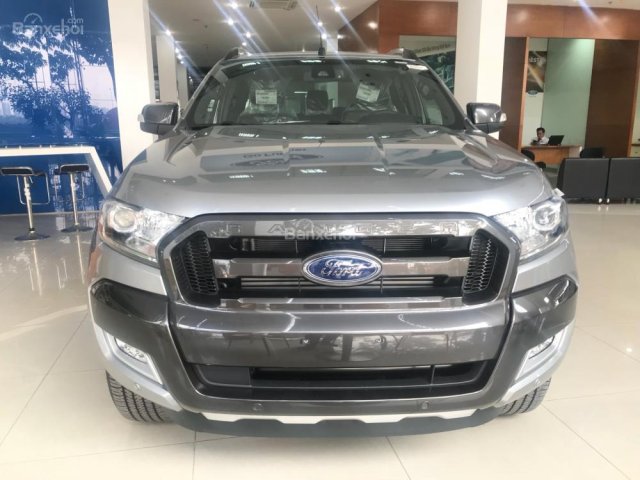 Bán Ford Ranger 3.2 màu đen có xe giao ngay, bán trả góp 90%