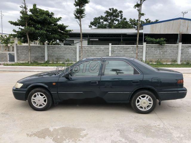 Cần bán lại xe Toyota Camry MT 2000, giá tốt