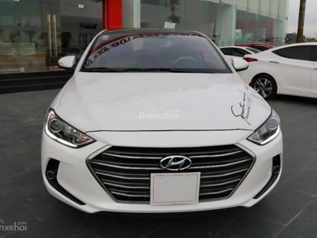 Cần bán lại xe Hyundai Elantra 1.6MT đời 2016, màu trắng, giá tốt