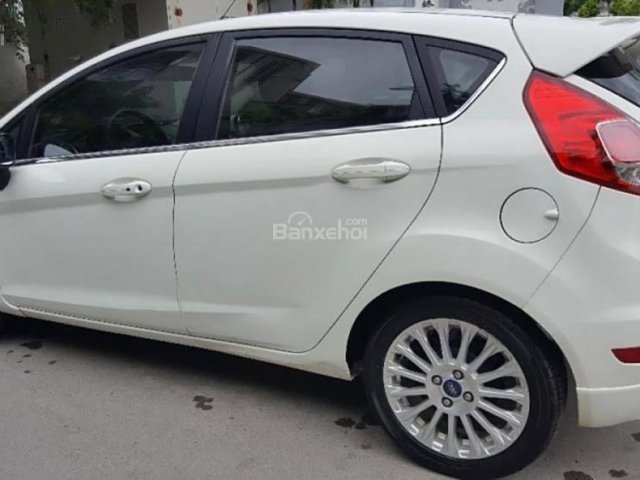 Bán xe Ford Fiesta 1.0 sản xuất 2014, màu trắng, giá tốt