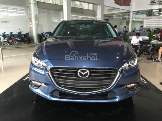 Bán Mazda 3 sản xuất năm 2018, màu xanh lam, trả trước 219tr lấy xe, mới 100%