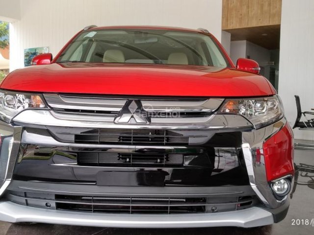 Mitsubishi Outlander 2.0 CVT 2018, màu đỏ tại Quảng Bình. Giá 808 triệu hỗ trợ trả góp - Liên hệ 0982.970.173