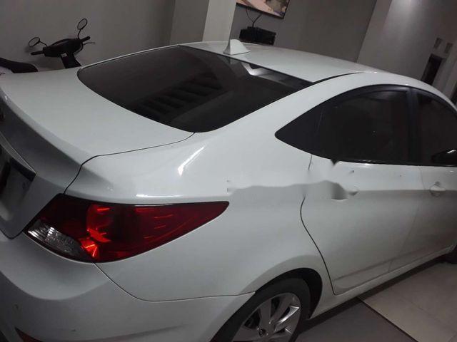 Bán Hyundai Accent đời 2012, màu trắng