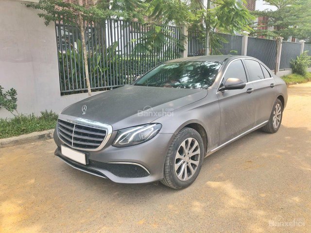 Bán xe Mercedes E200 nâu 2017, trả trước 600 triệu rinh xe về ngay
