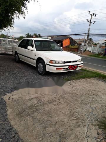 Cần bán gấp Honda Accord năm 1996, màu trắng, giá tốt