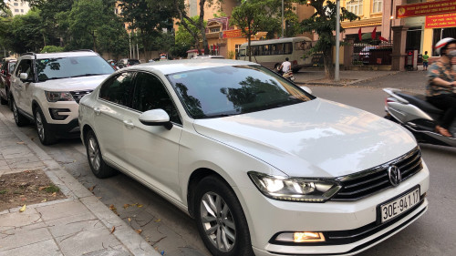 Bán xe Volkswagen Passat 1.8 AT đời 2017, màu trắng như mới