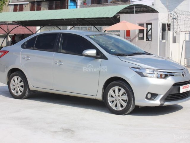 Bán Toyota Vios E 1.5MT sản xuất 2017, màu bạc  