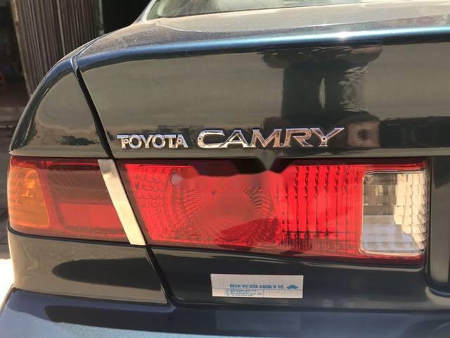 Bán ô tô Toyota Camry đời 2001, màu xanh