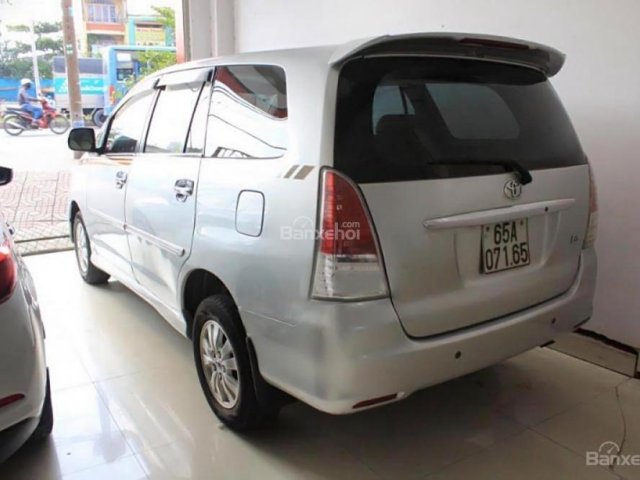 Bán Toyota Innova G đời 2010, màu bạc xe gia đình