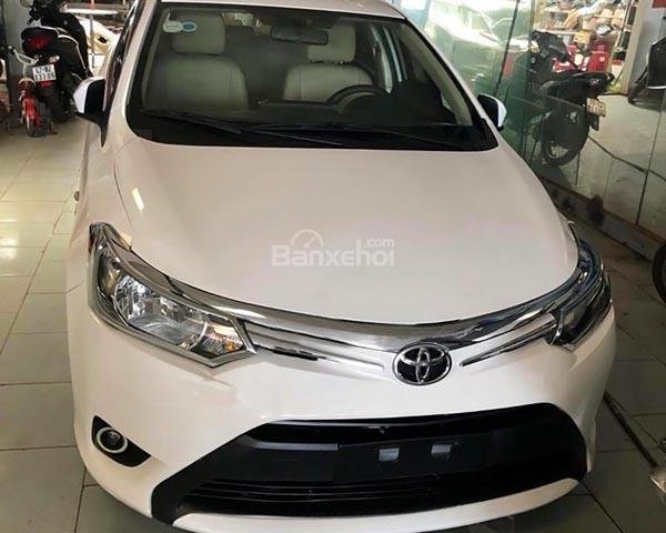 Bán Toyota Vios 2014, màu trắng số sàn, giá tốt