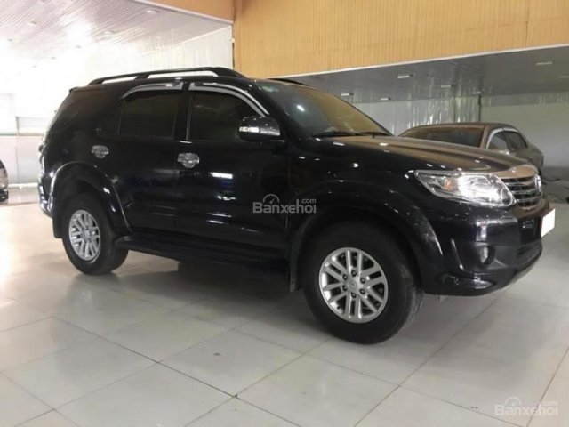 Bán Toyota Fortuner 2.7V 4x2 AT đời 2012, màu đen, giá chỉ 705 triệu