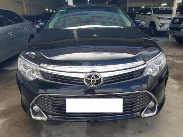 Cần bán Toyota Camry 2.0E năm 2016, màu đen xe gia đình