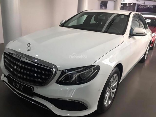 Bán Mercedes E200 sản xuất năm 2017, màu trắng