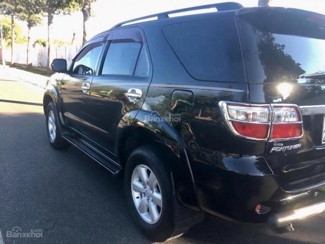 Cần bán lại xe Toyota Fortuner 2.7V 4x4 AT đời 2009, màu đen còn mới