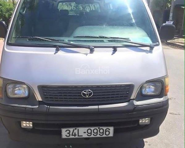 Bán ô tô Toyota Hiace 2.4 năm sản xuất 2003, màu bạc