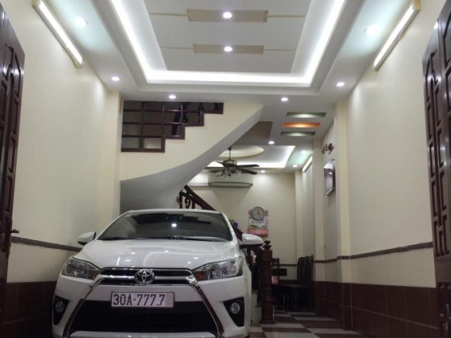 Bán Toyota Yaris 1.3 nhập khẩu nguyên chiếc, màu trắng, đời 2015