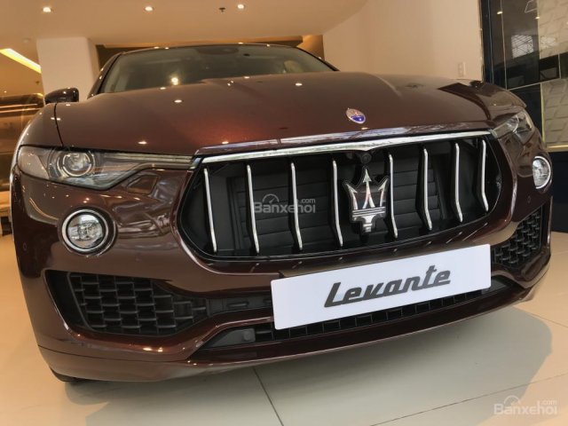 Bán xe Maserati Levante SQ4 phiên bản duy nhất tại Việt Nam, màu nâu, nhập khẩu nguyên chiếc chính hãng mới 100%