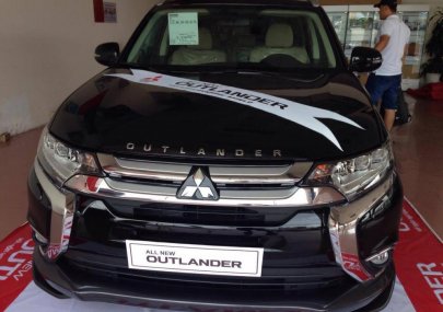 Bán ô tô Mitsubishi Outlander đời 2018, màu đen, giá chỉ 942 triệu, hỗ trợ ngân hàng 90%. Gọi 0939193718 Ms. Lam