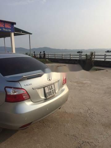 Cần bán Toyota Vios đời 2013, màu bạc 