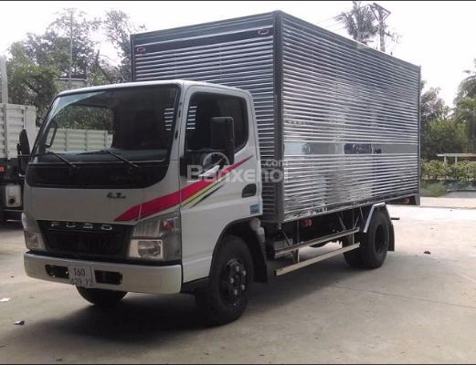 Cần bán gấp xe tải Fuso tải trọng 2 tấn thùng kín