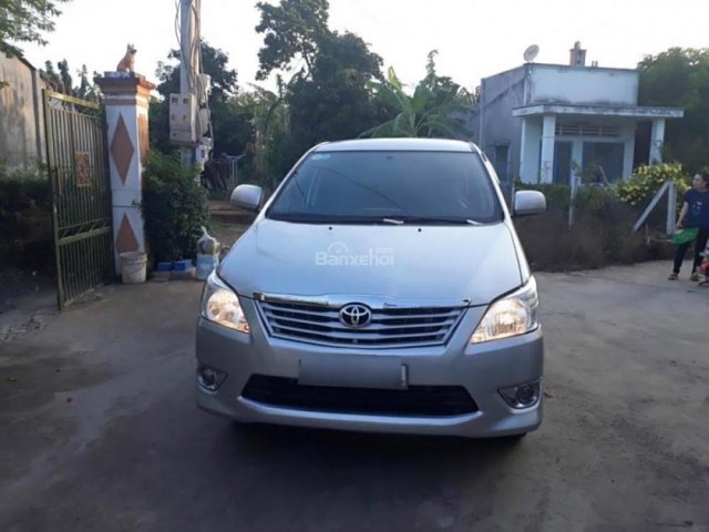 Cần bán lại xe Toyota Innova E 2012, màu bạc xe gia đình, giá chỉ 508 triệu