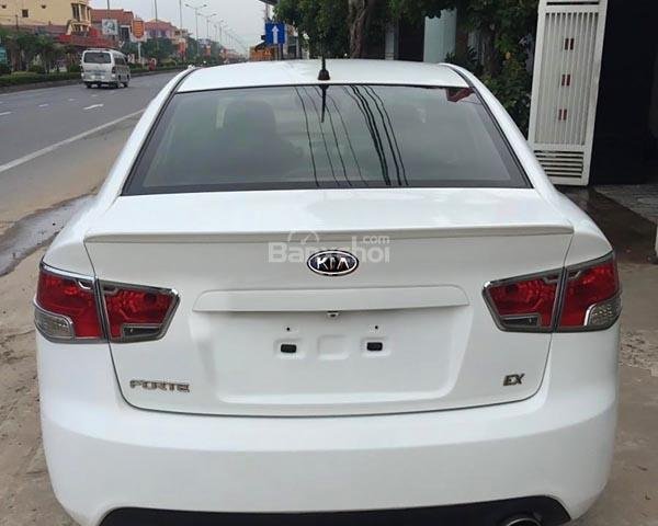 Bán Kia Forte sản xuất 2011, màu trắng xe gia đình, giá chỉ 345 triệu