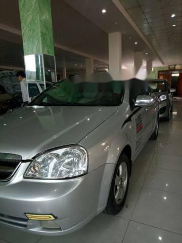 Cần bán Daewoo Lacetti sản xuất 2008, màu bạc số sàn  