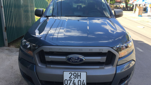 Cần bán gấp Ford Ranger AT sản xuất năm 2017, màu xanh 