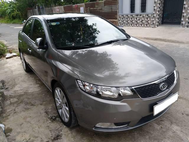 Cần bán Kia Forte đời 2013, màu xám xe gia đình