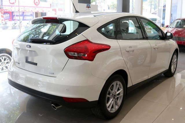 Bán Ford Focus đời 2018, màu trắng giá cạnh tranh