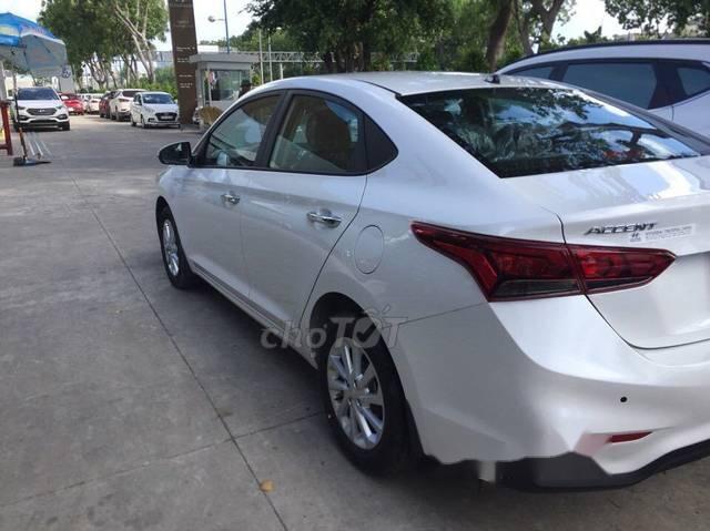 Bán xe Hyundai Accent năm 2018, màu trắng, 505tr