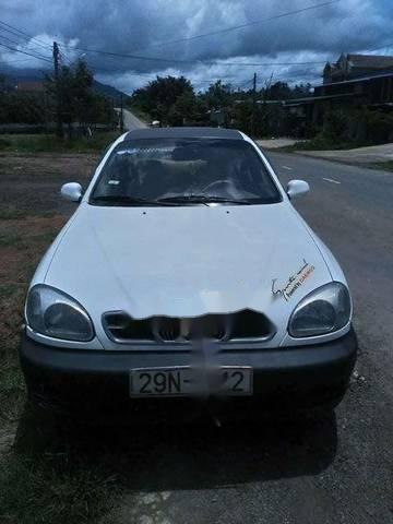 Cần bán gấp Daewoo Lanos năm sản xuất 2001, màu trắng, giá chỉ 75 triệu