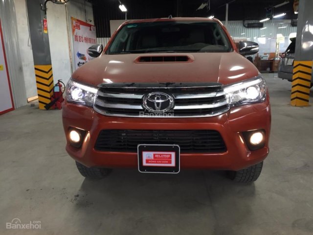 Cần bán Toyota Hilux sản xuất năm 2016, màu vàng, xe nhập khẩu nguyên chiếc