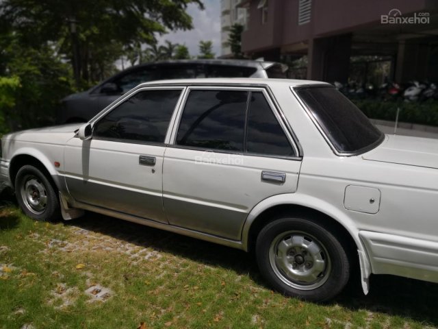 Bán Nissan Bluebird 1990, màu trắng, giá tốt