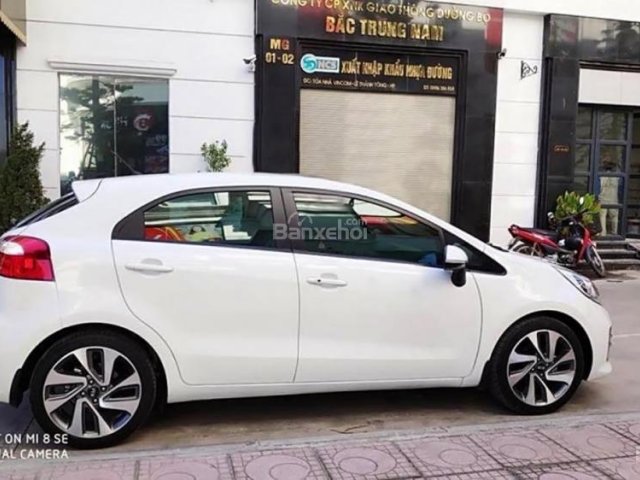 Cần bán xe Kia Rio 1.4 AT đời 2015, màu trắng, xe nhập như mới