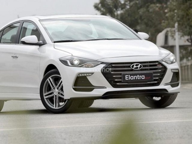 Cần bán xe Hyundai Elantra Sport 1.6L Turbo tăng áp đời 2018, màu trắng, màu đỏ giao ngay