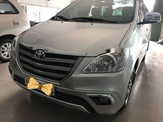 Bán xe Toyota Innova sản xuất năm 2015, màu bạc số sàn