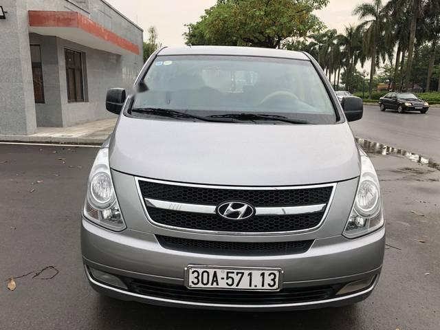 Cần bán gấp Hyundai Grand Starex năm sản xuất 2012, màu bạc, giá chỉ 699 triệu