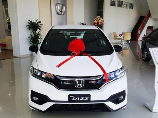 Bán Honda Jazz 1.5 RS đời 2018, màu trắng Giao liền, nhập khẩu Thái nguyên chiếc, 140 triệu nhận xe