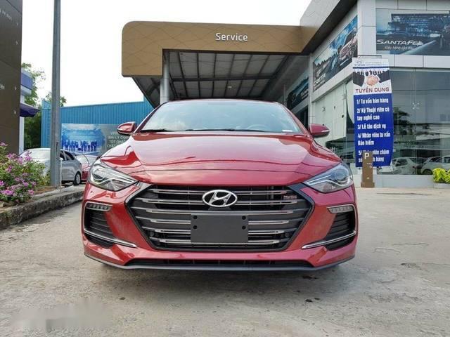 Bán ô tô Hyundai Avante đời 2018, màu đỏ, giao ngay